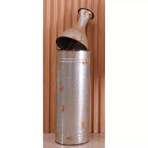 Vase de sol en acier galvanisé naturel brut fait main, design industriel, finition argentée, hauteur 39 cm, décoration en métal texturé - Product Image 2