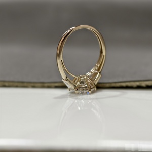 Anillo de Compromiso de Lujo con Diamante de Laboratorio de 3 Quilates, Corte Brillante Redondo, E VS1, Oro Amarillo de 14K, Certificado IGI, para Bodas y Aniversarios - Product Image 5
