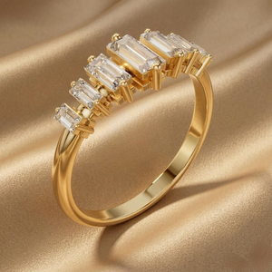 แหวนเพชรทรงเอเมอรัลด์คัท ผลิตในห้องปฏิบัติการ ชุบทอง 14K ดีไซน์หรูหรา ของขวัญพิเศษสำหรับวันเกิดผู้หญิง ความใสระดับ VVS-VS ขายส่งเพื่อการส่งออก - Product Image 2