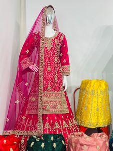 Haut long de mariée Lehenga avec pierres de travail lourdes Jarkan Big Flair 15 couleurs et 4 modèles pour les mariages d'hiver en tissu net - Product Image 3