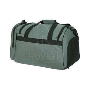 Sacs de sport imperméables personnalisés avec logo, fabriqués au Pakistan, en nylon de qualité supérieure, avec fermeture éclair, pour la gym, en vente. - Product Image 4