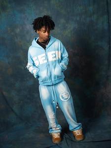 Ensemble de survêtement bleu clair à capuche pour homme avec lettres appliquées, fermeture éclair intégrale et poches, style streetwear - Product Image 5