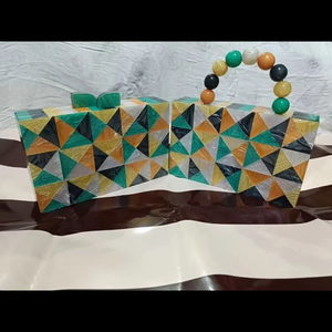 Bolso de mano de resina hecho a mano de la mejor calidad con diseño efecto mármol, elegante bolso de resina para la noche, accesorio para damas. - Product Image 4