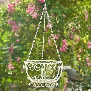 Pot de fleurs suspendu en métal rustique en forme de cœur avec des oiseaux et un motif floral pour les jardinières d'extérieur - Product Image 3