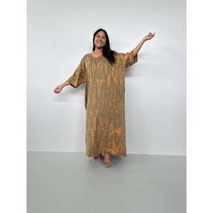 Vestido Kaftan Informal de Manga Corta con Cuello en V, Estampado Tie Dye Marrón, Largo hasta el Suelo, Corte Holgado, para Mujer - Product Image 1