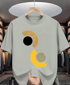 เสื้อยืดพิมพ์ลายสกรีนผ้าไหมเนื้อนุ่มพิเศษสำหรับผู้ชาย สวมใส่สบาย เหมาะสำหรับฤดูร้อน เป็นมิตรกับสิ่งแวดล้อม ตกแต่งด้วยผ้าเดนิม ผ้าบาติก และผ้าคอร์ดูรอย - Product Image 5