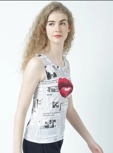 Débardeur pour femme à imprimé journal et motif lèvres rouges, col rond, sans manches, style décontracté, en polyester tricoté imprimé numériquement - Product Image 5