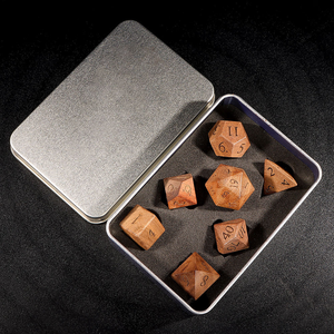 Ensemble de dés en bois personnalisables avec logo RPG Dungeons and Dragons, haute qualité, polyédriques, durables, emballés dans une boîte métallique - Product Image 6