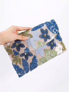 Bolso de Mano Bordado Tradicional Asequible para Damas con Diseño Floral Artístico y Apariencia Moderna - Product Image 1