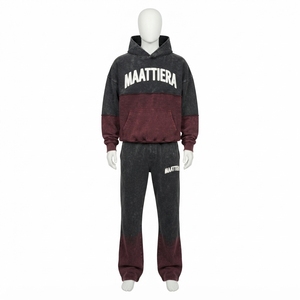 Ensemble de survêtement pour homme, couleur bordeaux, avec sweat à capuche zippé et pantalon large, style streetwear personnalisé, décontracté et tendance - Product Image 3