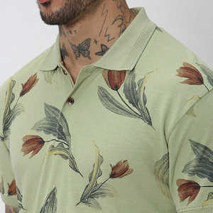 Polo para Hombre con Estampado Floral de Tulipanes en Verde Salvia, Diseño Artístico Botánico 2026, Manga Corta, Corte Entallado, Prenda Premium para Ocio de Verano - Product Image 4