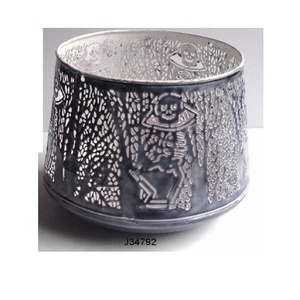 Portavelas de aluminio con patrones cortados a mano en acabado de latón antiguo portavelas de luz de té decoración festiva navideña para el hogar - Product Image 6