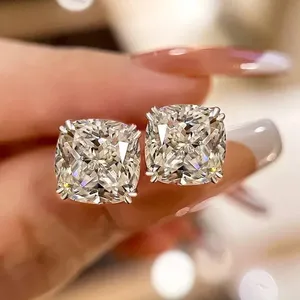 Pendientes de Diamante Cultivado en Laboratorio con Certificación IGI, Corte Cojín de 4 Quilates, VS1, Oro Blanco de 14K - Product Image 5