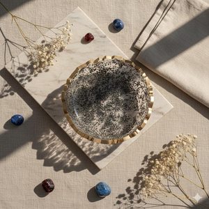 Bol à salade vintage en résine lucite avec copeaux de pyrite, fait main, décoration abondante - Product Image 1