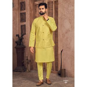 DESIGNER SOIE BRODERIE SÉQUENCE TRAVAIL HOMME KURTA PAYJAMA AVEC KOTI JAUNE Achkan Bandhgala Sherwani - Product Image 1