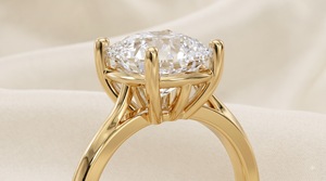 Anillo de compromiso de oro amarillo con diamante solitario de corte cojín de 3.50 CT, engaste tipo cesta de catedral, joyería personalizada OEM ODM - Product Image 3