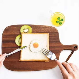 Planche à découper rectangulaire en bois massif, épaisseur 1,5 cm, écologique et compatible lave-vaisselle - Product Image 3