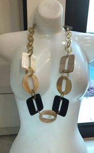 Collar de Cuerno Natural a la Moda, Elaborado por Artesanos Expertos, Perfecto para Colecciones de Joyería Ética y Marcas de Moda - Product Image 6