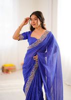 Elegante sari etnico in georgette con ricami bandhani e blusa in seta, abbigliamento regionale non cucito per occasioni festive