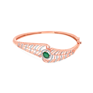 Elegante Brazalete de Oro Rosa con Diamante Ovalado Cultivado en Laboratorio como Piedra Central, Intrincado Motivo de Hoja con Incrustaciones de Diamantes, Lujo Contemporáneo en Oro de 18K - Product Image 2