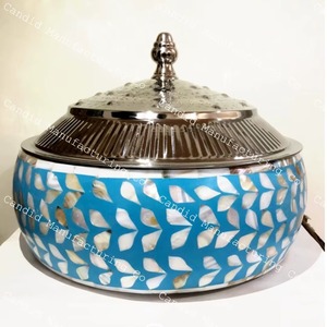 Casserole classique en acier inoxydable avec couvercle, forme ronde, finition polie, design durable pour cuisinières à gaz et à induction - Product Image 4