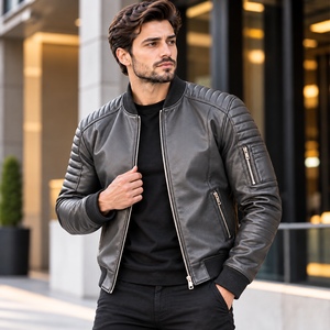 Blouson bomber texturé gris pour homme avec manches matelassées, blouson de motard avec poches zippées pour un look streetwear moderne - Product Image 4