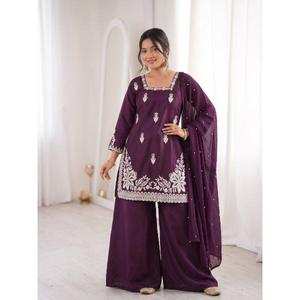 NOUVEAU DESIGNER ROMAN SILK TOP PALAZZO ET DUPATTA EN SOIE ROMAINE AVEC TRAVAIL GONFLEÉ ET GÉLÉNOUCHÉ - Product Image 1