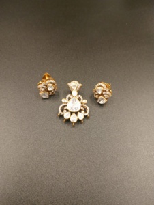 Amaira Jewels - Juego de Colgantes de Cristal con Corte de Pera y Dijes de Flores de Plata Chapada en Oro, Joyería de Novia para Mujer, Estilo Vintage - Product Image 2