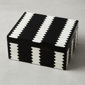 Caja de Recuerdos Artesanal con Incrustaciones de Resina, Diseño Geométrico Audaz, Caja Organizadora Decorativa Hecha a Mano para Joyas, Accesorio de Escritorio de Oficina - Product Image 1