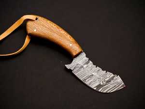 Cuchillo de Caza de Acero de Damasco con Punta Caída y Mango de Madera, Diseño Ergonómico Personalizado, Hoja Ligera para Exteriores - Product Image 1