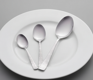 Ensemble de cuillères argentées modernes avec poignées à pois, compatibles lave-vaisselle, design minimaliste pour un usage quotidien et des occasions spéciales - Product Image 1