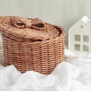 Panier de rangement rond tressé avec couvercle pour bijoux et cadeaux, idéal pour la maison, l'hôtel, la station balnéaire, la chambre à coucher et la décoration de table. - Product Image 4