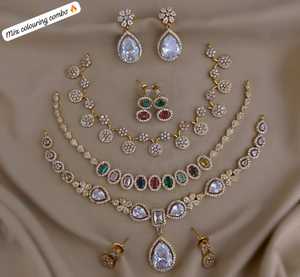 Ensemble de colliers de qualité supérieure, style minimaliste, offre combo idéale pour le bureau et les soirées. - Product Image 2