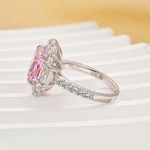 Anillo de Compromiso Elegante con Diseño Vintage, Moissanita 925, Corte Cojín Rosa, en Plata de Ley Chapada en Oro Blanco para Mujer - Product Image 2