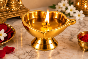 Lampe à huile traditionnelle en laiton artisanal en forme de cœur, décorative, pour Puja, Deepak, Aarti, lumière de prière sur piédestal pour la maison - Product Image 2