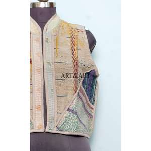 Nouvelle arrivée, veste ethnique pour femmes, veste courte respirante et écologique en coton indien fait main, patchwork multicolore Kantha vintage - Product Image 2