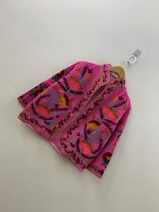Abrigo de Invierno de Algodón Tejido con Terciopelo Bordado Suzani, Chaqueta Bohemia Hecha a Mano, Prenda Exterior Étnica con Diseño Floral, Regalo Único para Festivales - Product Image 2