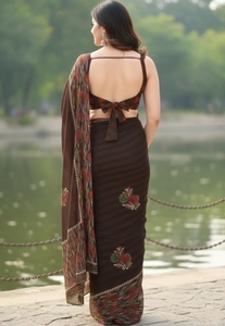 Sari en mélange de soie artificielle à rayures KV, imprimé floral, pour un usage quotidien - Product Image 3