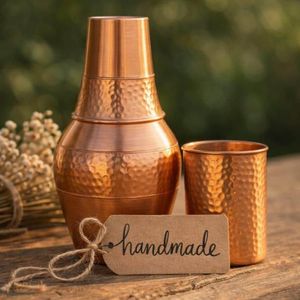 Botella de cobre de alta calidad con acabado premium que ofrece una sensación de lujo y una experiencia de hidratación refinada para los compradores. - Product Image 4