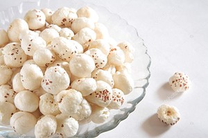 100% Nueces de Makhana de Primera Calidad, 12-19mm, Secas, de Grado Alimenticio, Libres de Residuos de Pesticidas, Altas en Fibra y Proteína, Listas para Comer, Baja Humedad - Product Image 6