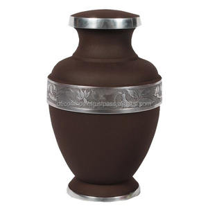 La urna de cremación más vendida es una urna marrón y plateada para cenizas humanas con un intrincado diseño de espiga de trigo - Product Image 2