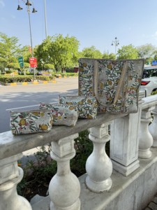 Sac fourre-tout de luxe en velours pour femme, grande capacité, sac à bandoulière matelassé doux, sac à main tendance, écologique et léger, printemps-automne - Product Image 3