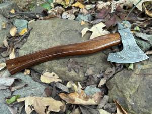 Hache en acier damas forgé à la main avec manche en bois de rose pour la survie - Product Image 3