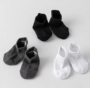 Chaussons d'hiver tricotés pour bébés et tout-petits, antidérapants, solides, sans coutures, pour intérieur, avec possibilité de traitement d'échantillons et de dessins sur mesure. - Product Image 2