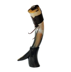 Corne à boire avec support, en corne de buffle, faite à la main, style viking, ensemble de présentation rustique de qualité supérieure - Product Image 1