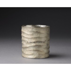 Nouveaux modèles de pots et jardinières en métal de qualité supérieure, finition argentée brillante, aspect attrayant, fabriqués en Inde. - Product Image 1