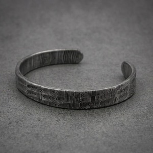 Bracelet manchette en acier Damas forgé à la main |   Bracelet Viking martelé, Bague nordique en forme de lune, Bague d'engagement, Cadeau pour lui - Product Image 6