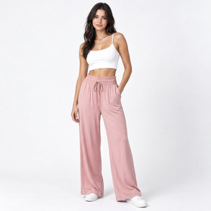 Pantalones Deportivos Personalizados para Mujer, de Algodón y Felpa, con Detalle de Bordado Personalizado, Cintura con Cordón Ajustable, Puños Acanalados y Corte Holgado - Product Image 4