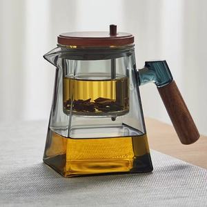 Tetera de Vidrio Resistente al Calor con Filtro, Juego de Té con Infusor y Asa de Madera para Preparar Té en Casa - Product Image 1
