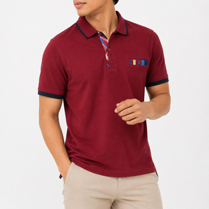 Polo de piqué moderno para hombre con cuello con ribete, cremallera en contraste y bolsillo en el pecho, manga corta, estilo casual elegante para personalización OEM/ODM - Product Image 2